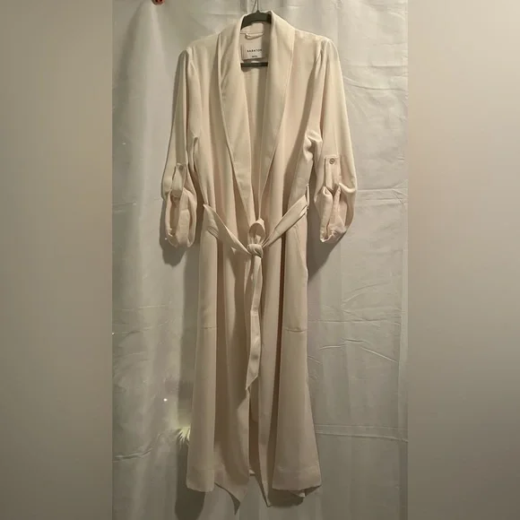 Aritzia Babaton Kahlo Robe - Picture 8 of 8